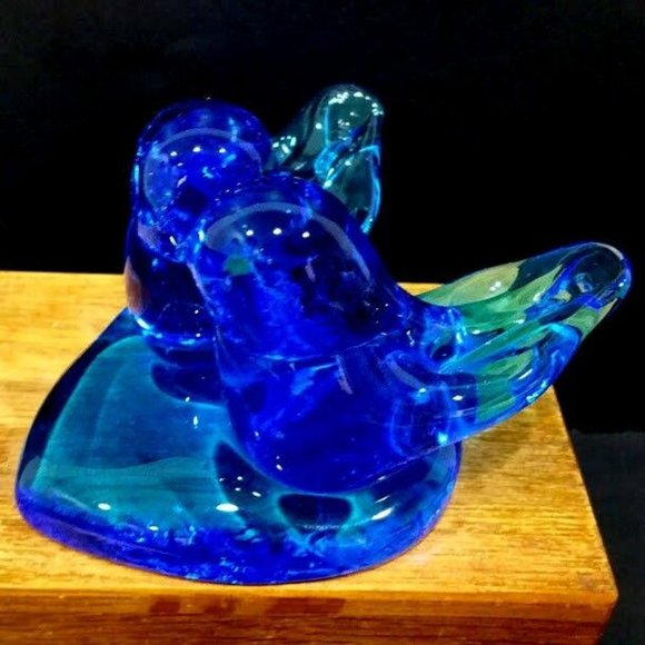 Terra Studio Blue Bird glass paper weigh - Picture 3 of 8